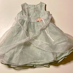 Bonnie Jean gorgeous green and white gingham dress with overlay, floral. 4T